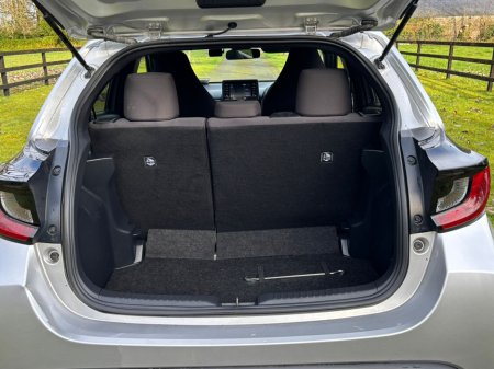 2021 Toyota Yaris - thumbnail 13