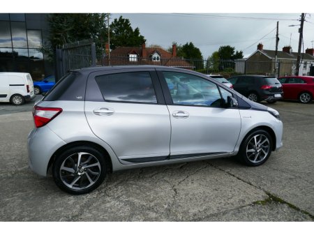 2020 Toyota Vitz - photo 4