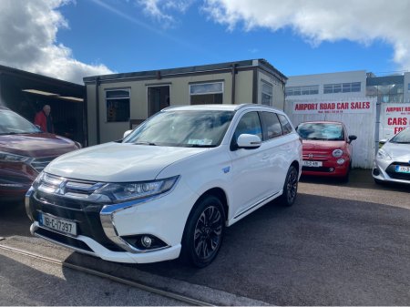 2016 Mitsubishi Outlander - thumbnail 1