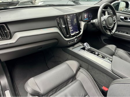 2025 Volvo XC60 T6 AWD PANORAMIC SUNROOF thumbnail