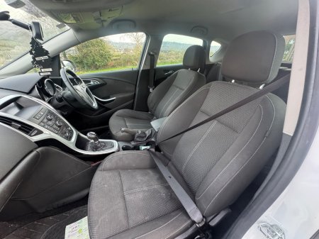 2014 Opel Astra - thumbnail 3