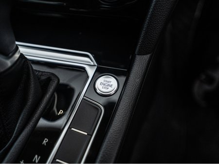 2019 Volkswagen Passat 2019 VW Passat Highline Auto/High spec/1yr warrant €25,888 thumbnail