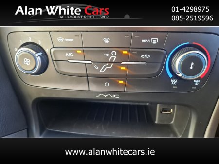 2016 Ford Focus - thumbnail 27