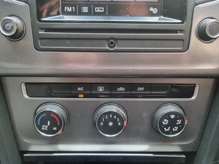 2013 Volkswagen Golf 1.6 TDI 105HP TRENDLINE €4,999 thumbnail