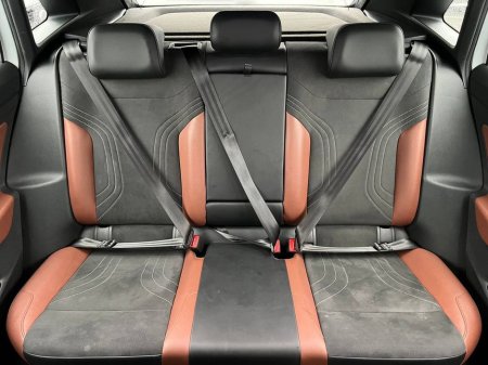 2021 Volkswagen ID.4 PRO LIFE 77KWH // 19" DIAMOND CUT ALLOYS // APPLE CARPLAY/ANDROID AUTO // PARKING SENSORS €21,900 thumbnail