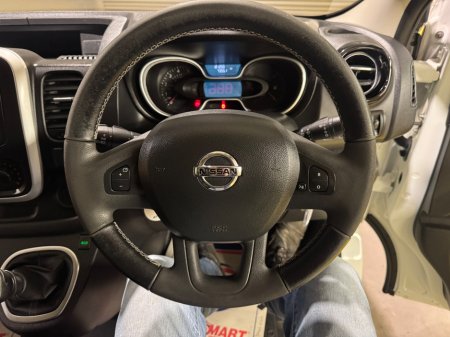 2020 Nissan NV300 - thumbnail 15