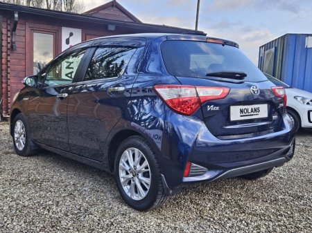 2017 Toyota Vitz - thumbnail 16