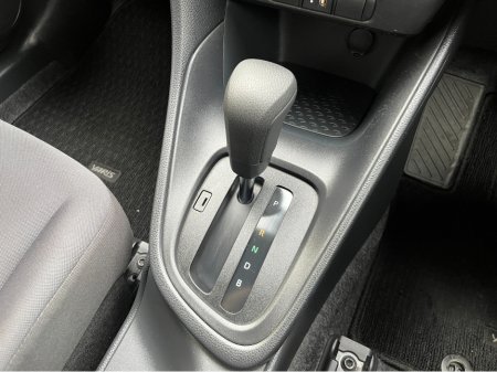 2022 Toyota Yaris - thumbnail 16