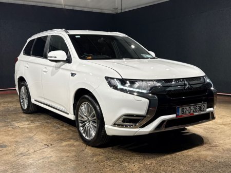 2019 Mitsubishi Outlander 2.4 AUTOMATIC HYBRID - ALLOY WHEELS - ELECTRIC SEATS - HEATED SEATS - HEATED STEERING WHEEL - HEATING / AC CONTROLS - REVERSE CAMERA - MULTI FUNCTION €21,950 thumbnail