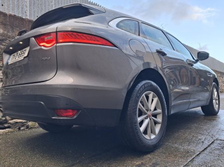 2017 Jaguar F-Pace 2.0 i4 D 180PS Prestige RWD €12,750 thumbnail
