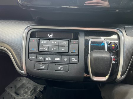 2017 Honda Stepwagon - thumbnail 19