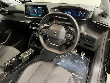 2023 Peugeot 208 - thumbnail 9