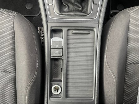 2017 Volkswagen Golf 1.6 TRENDLINE TDI 115HP 3DR €7,750 thumbnail