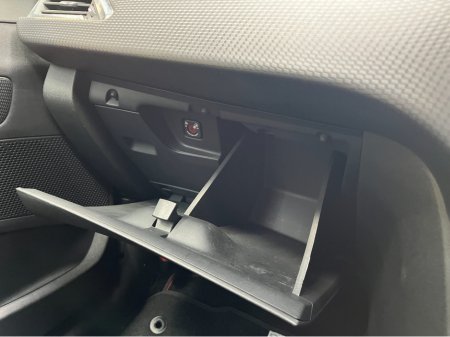 2020 Peugeot 2008 - thumbnail 17