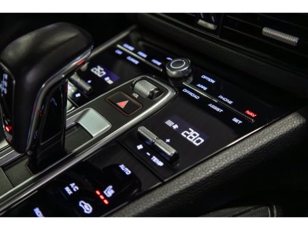 2022 Porsche Cayenne  €59,999 thumbnail