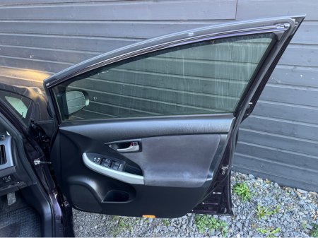 2014 Toyota Prius - thumbnail 16