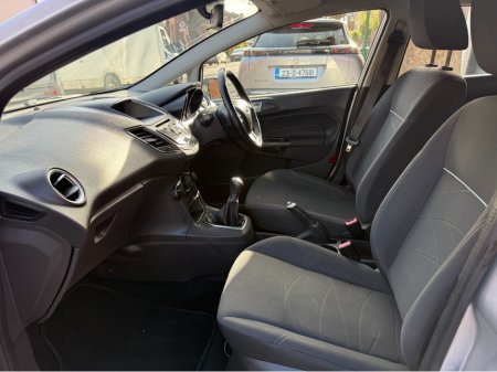 2016 Ford Fiesta - thumbnail 9