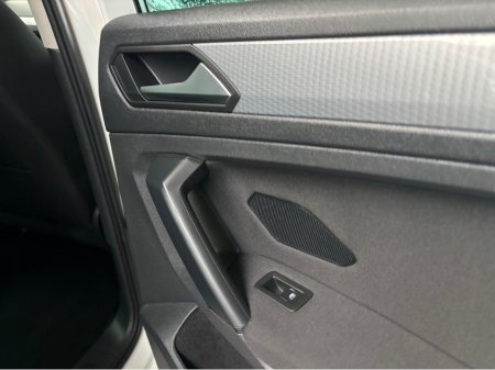 2024 Volkswagen Tiguan - thumbnail 17