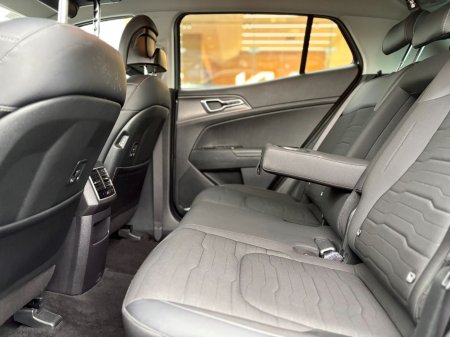 2023 Kia Sportage 1.6 K3 Plug in hybrid €35,995 thumbnail