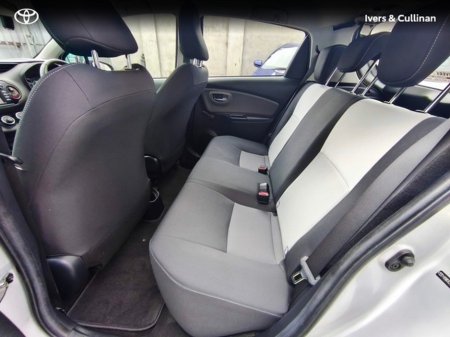 2017 Toyota Yaris - thumbnail 8