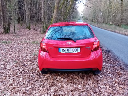 2015 Toyota Yaris - thumbnail 6