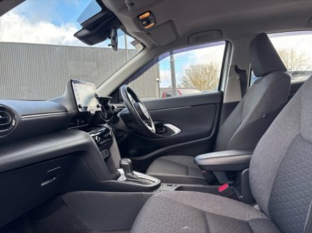 2024 Toyota Yaris Cross FRESH SELECTION OF TRADE-INS YARIS CROSS LUNA €28,500 thumbnail