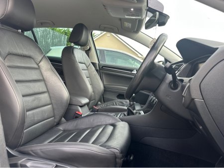 2020 Volkswagen Golf R-LINE 1.5 TSI MANUAL 6SPEED FWD 5DR 150HP 5 €23,950 thumbnail