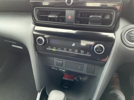 2025 Toyota Yaris Cross - thumbnail 14