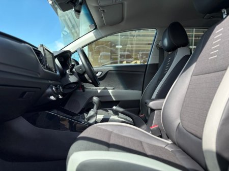 2021 Kia Stonic - thumbnail 2