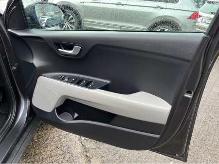 2019 Kia Stonic K3 AUTOMATIC 1.0 PETROL //SAT NAV//REVERSE CAMERA//CARPLAY//KIA SERVICE HISTORY// €17,950 thumbnail