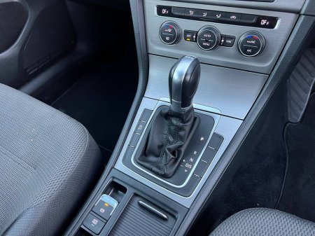 2014 Volkswagen Golf R-LINE PACK 1.2 TSI // LOW MILEAGE // ADAPTIVE CRUISE CONTROL // NEW 19" DIAMOND CUT ALLOYS €13,950 thumbnail