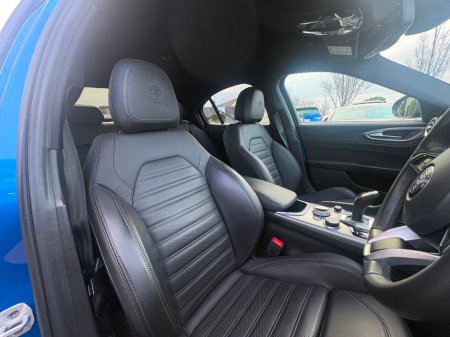 2024 Alfa Romeo Giulia - thumbnail 12