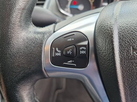 2016 Ford Fiesta - thumbnail 30