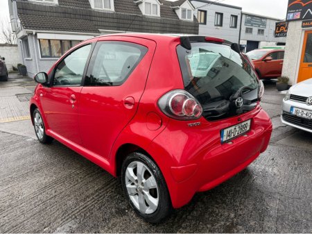 2014 Toyota Aygo 1.0 AURA BI-TONE 4DR €5,990 thumbnail