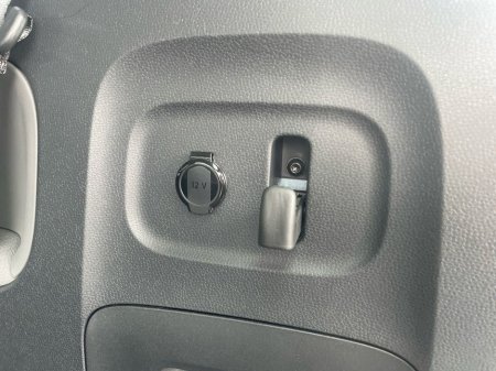 2025 Volkswagen ID.Buzz ID.BUZZ STYLE 86KWH 280BHP LWB €66,975 thumbnail