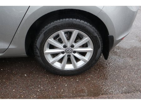 2016 Volkswagen Golf LOUNGE Low Mileage Huge Spec €13,995 thumbnail