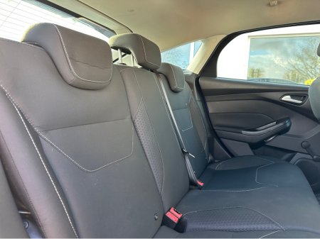 2016 Ford Focus - thumbnail 19