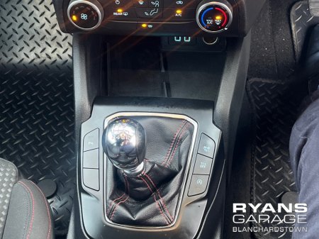 2021 Ford Focus - thumbnail 24