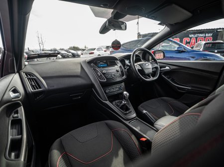 2017 Ford Focus - thumbnail 9