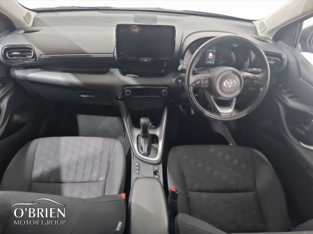 2024 Toyota Yaris Yaris Hybrid Luna €23,900 thumbnail