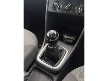 2013 Volkswagen Polo CL 1.2 MANUAL 5SPEED 70HP 5DR €8,750 thumbnail