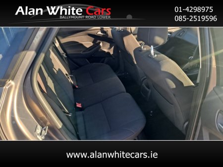 2016 Ford Focus - thumbnail 15