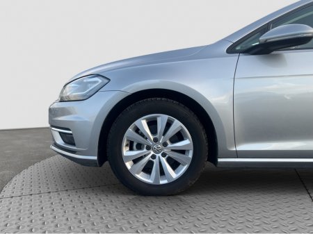 2017 Volkswagen Golf 2017 Volkswagen Golf 1.2 TSI Automatic €16,750 thumbnail