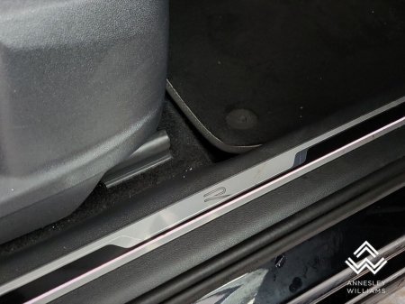 2023 Volkswagen Tiguan Tiguan R-Line Tsi Phev €38,950 thumbnail