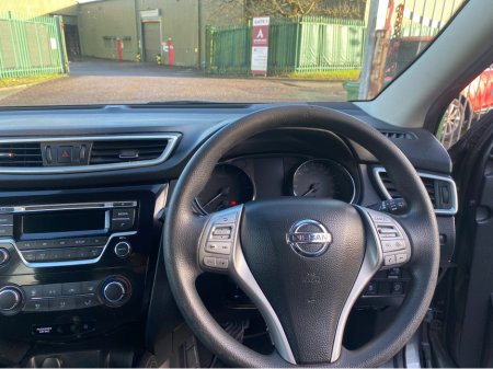 2015 Nissan Qashqai 1.5 DSL XE E6 4DR ONE OWNER CAR €8,500 thumbnail