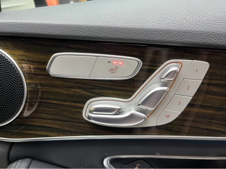 2017 Mercedes-Benz C Class €21950! 2017 MERCEDES-BENZ C220D AVANTGARDE 2.2 AUTOMATIC / CRUISE CONTROL / REVERSE CAMERA / ELCTRIC MEMORY & HEATED SEATS / PADDLE SHIFTERS / AMBIENT LIGHTS €21,950 thumbnail