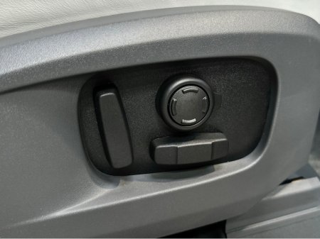 2026 Land Rover Defender - thumbnail 14