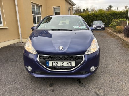 2013 Peugeot 208 - view 2