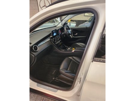 2019 Mercedes-Benz GLC Class 220D 4MATIC URBAN EDITION 5DR// CLEAN LOW MILEAGE EXAMPLE FINISHED IN DIAMOND WHITE SUPERB JEEP// FOUR BRAND NEW GOODYEAR TYRES // STUNNING UNMARKED JEEP €32,950