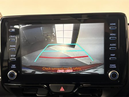 2023 Toyota Yaris CR LUNA**TOUCHSCREEN BLUETOOTH MEDIA**SEMI DIGITAL DASH**REVERSE CAMERA**PARKING SENSORS**MULTIFUNCTIONAL STEERING WHEEL**CRUISE CONTROL**KEYLESS START*8AUTO LIGHTS**AUTO WIPERS**ISOFIX** €26,795 thumbnail